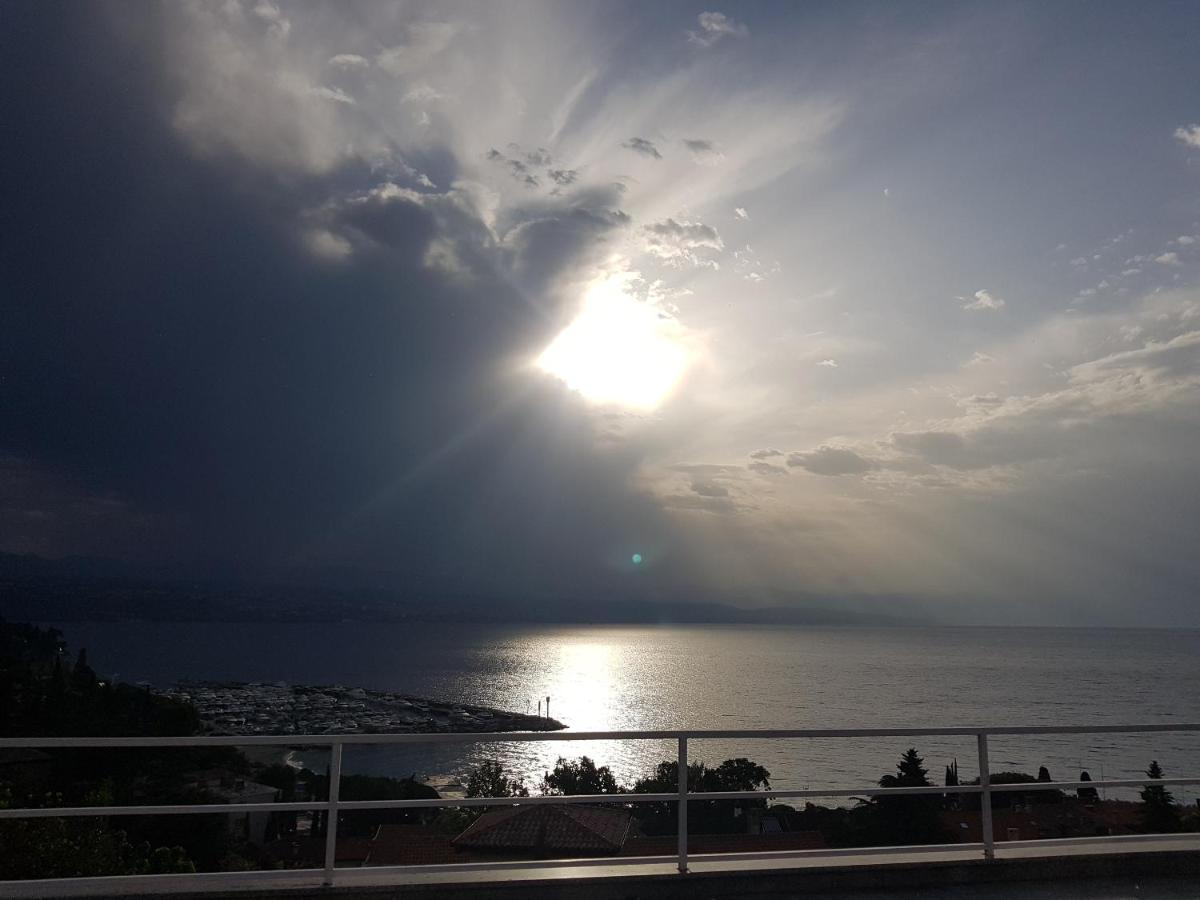 Villa Salyna Bela balcony Ičići Esterno foto