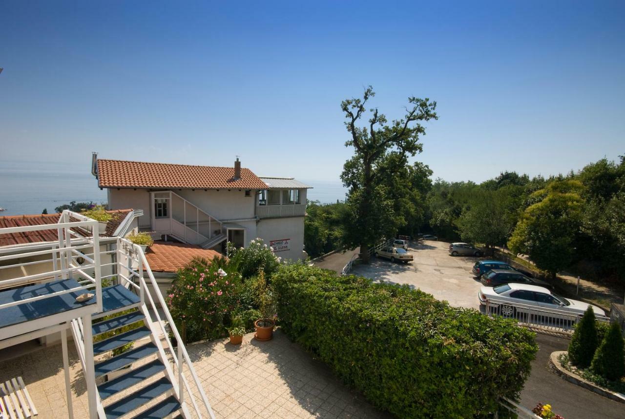 Villa Salyna Bela balcony Ičići Esterno foto
